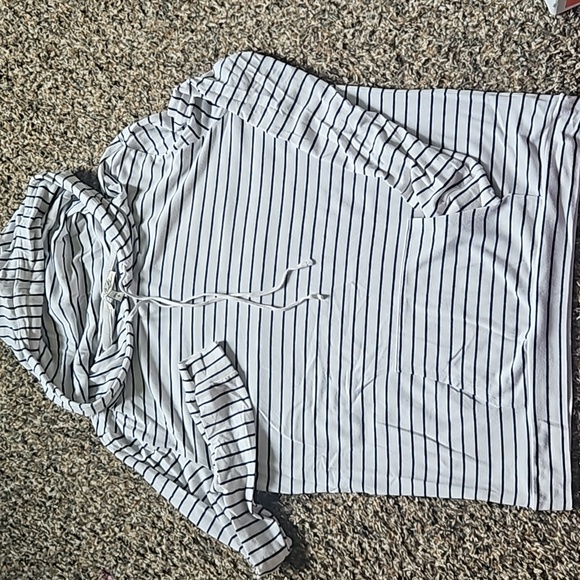 Sweatshirt - Picture 2 of 2